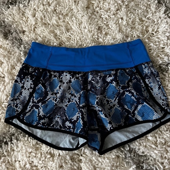 Lululemon Run Times Short *4-way Stretch Mini Ziggy Snake Caspian Blue Pipe Drea - Picture 1 of 3